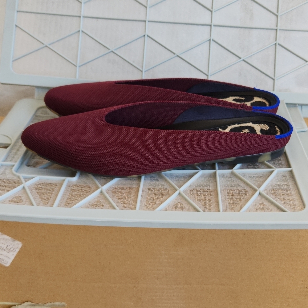 Elegant Burgundy Women's Shoes - Picture 2 of 7